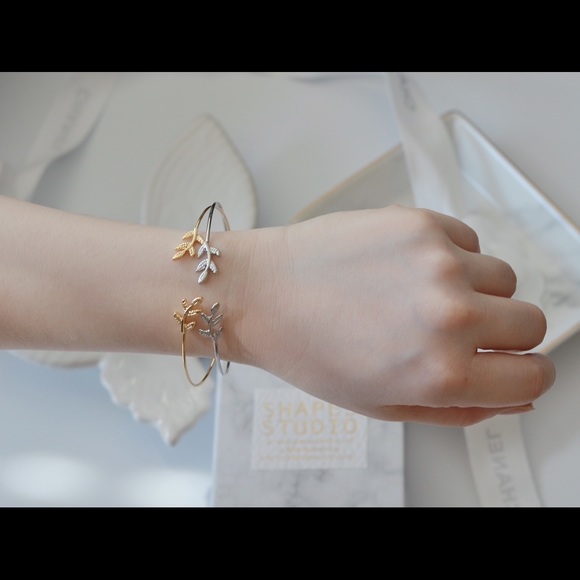 2 Pieces Golden Silver Leaf Cuff Bracelets Set - Picture 5 of 5